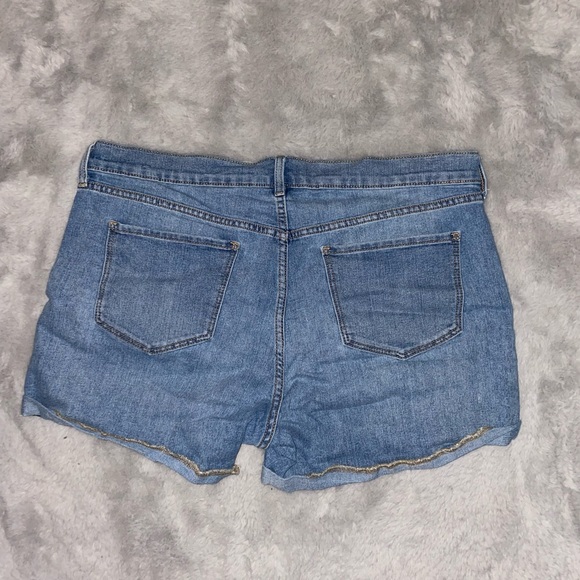 Old Navy jean shorts! Mom fit - Picture 2 of 3